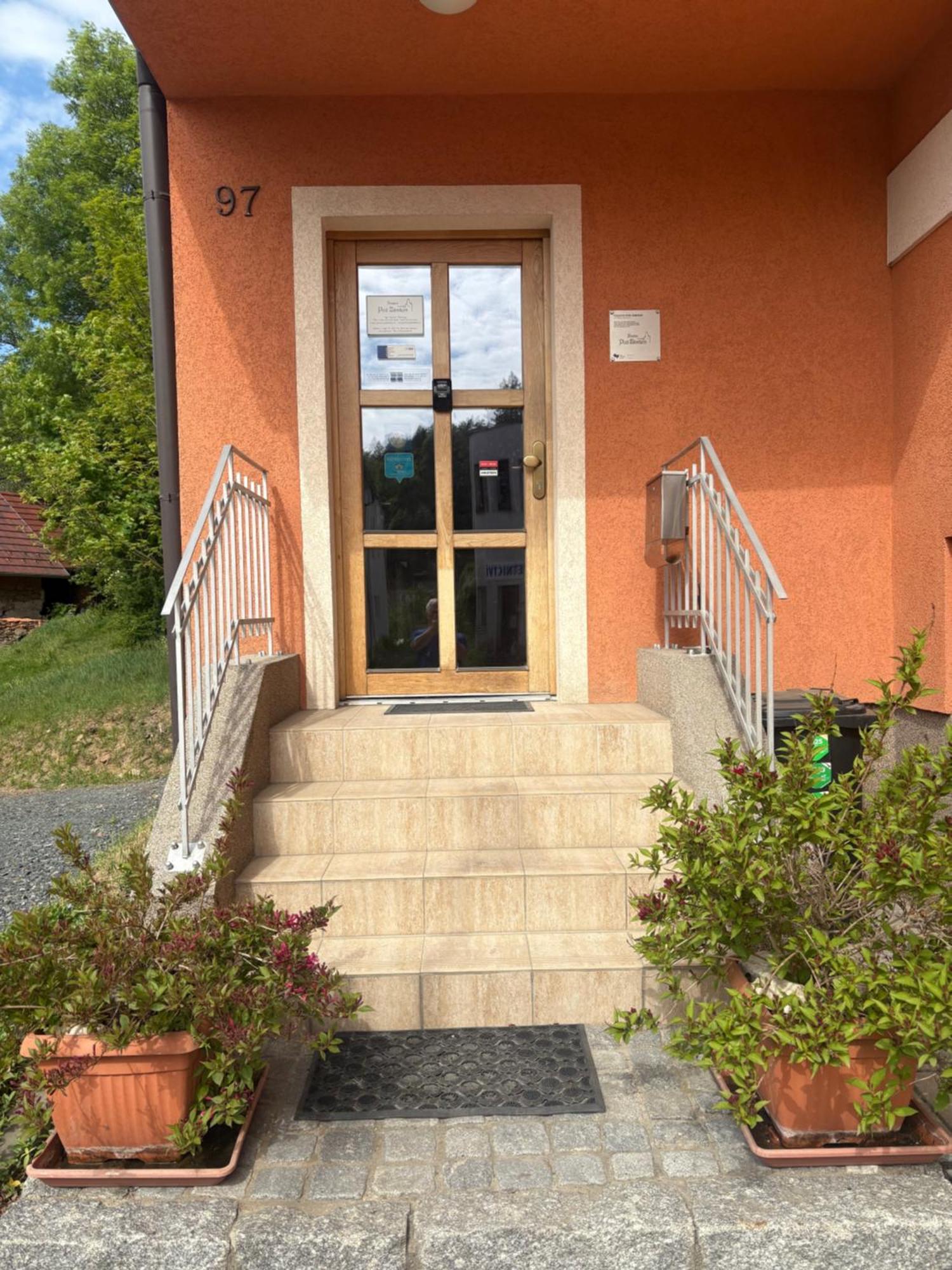 Penzion Pod Zámkem Zruc nad Sazavou Exterior foto