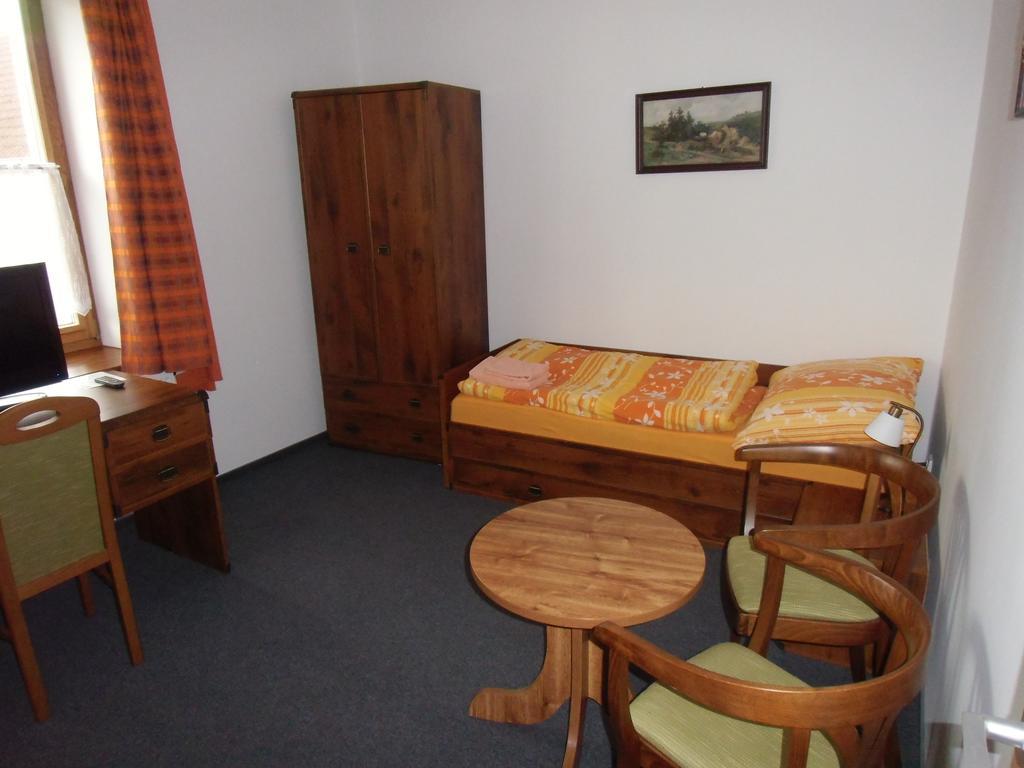 Penzion Pod Zámkem Zruc nad Sazavou Exterior foto
